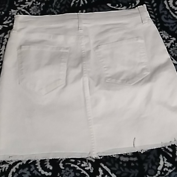 White jean skirt - Picture 2 of 3